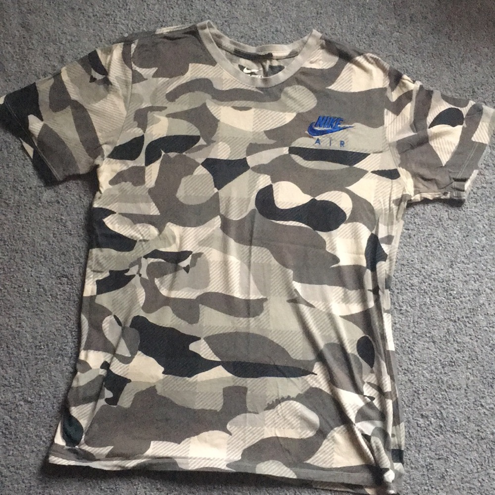 Nike MENS size medium camouflage tee